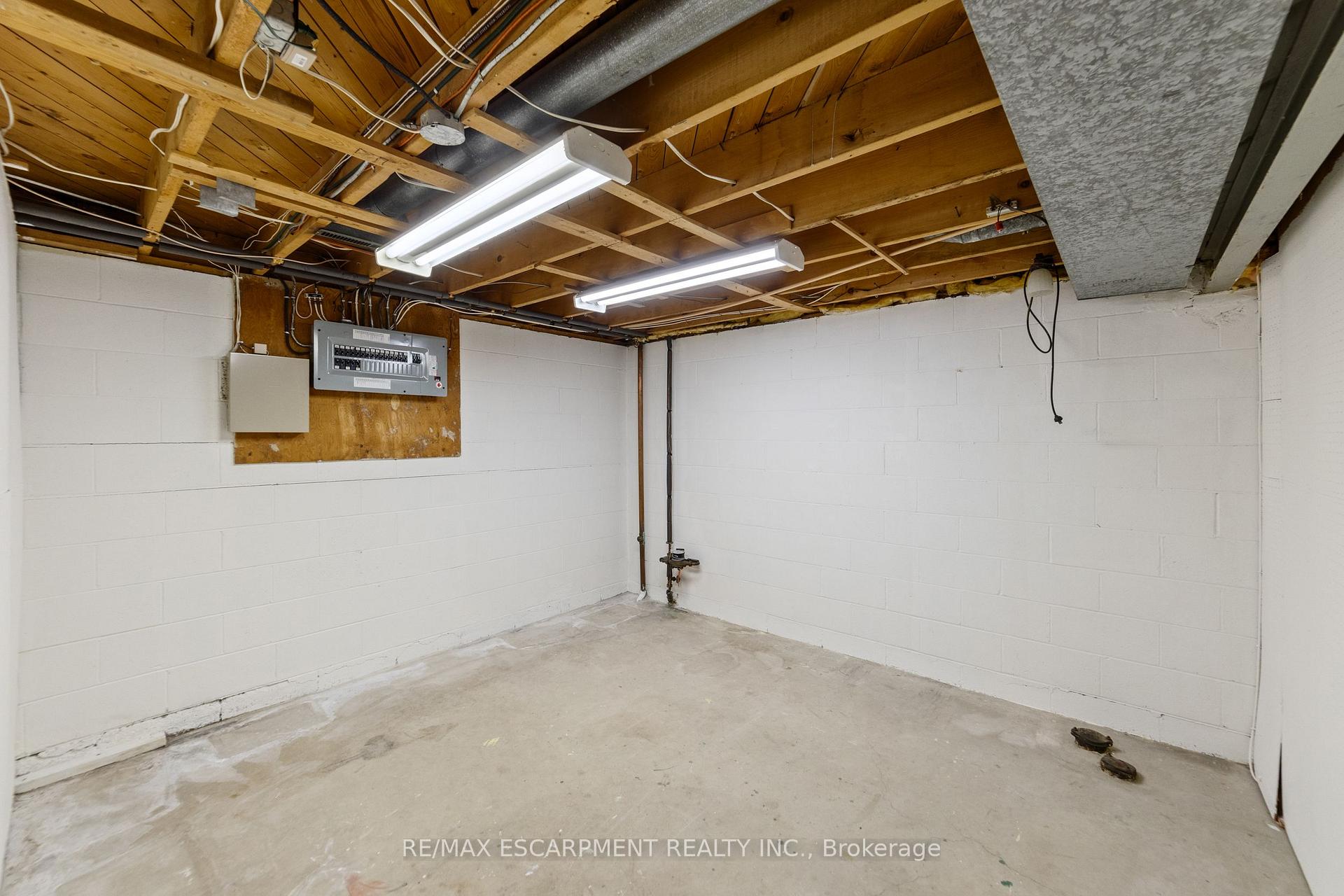 Photo 17 of 261 Thorner Drive, Hamilton, Thorner — HOMEH