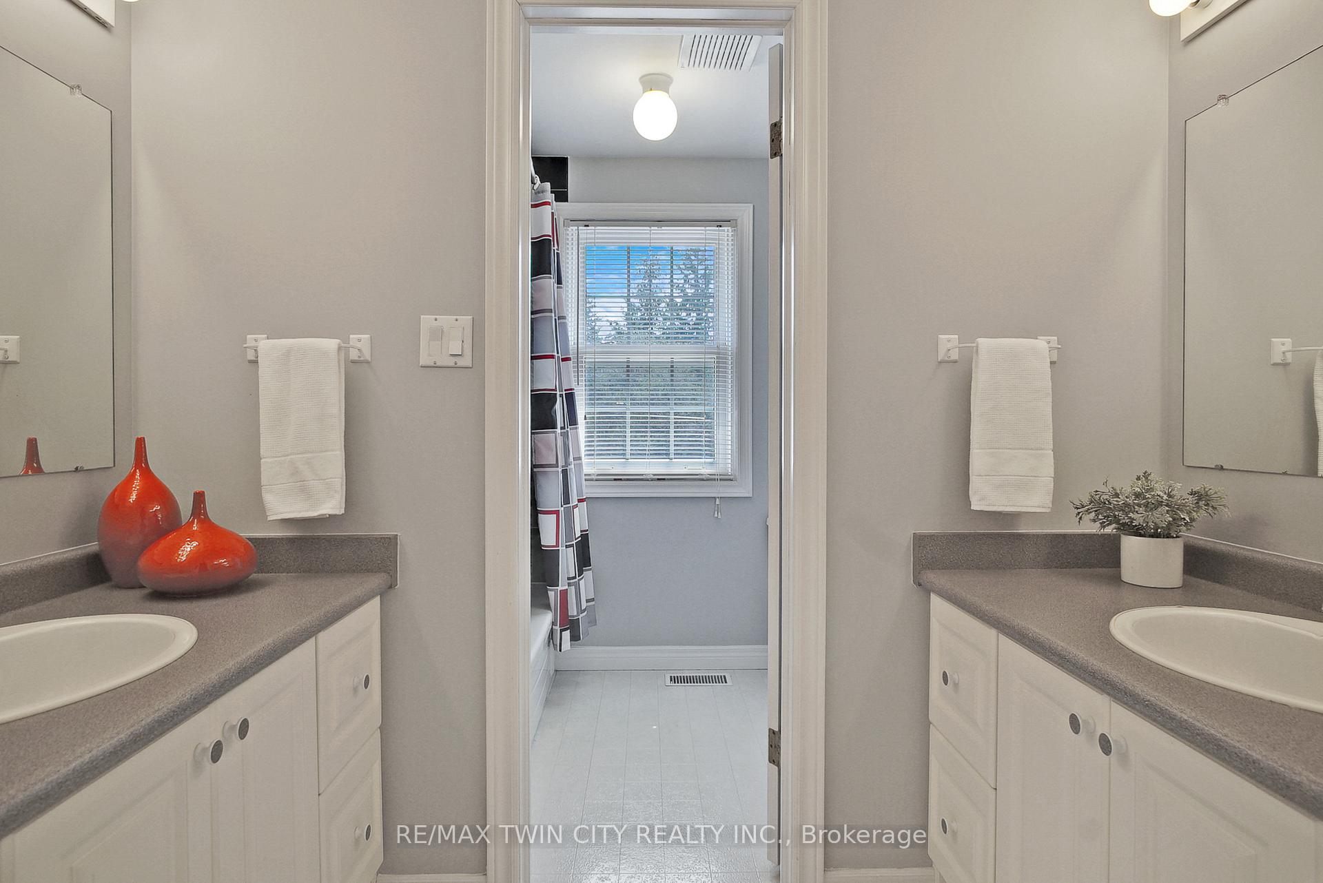 Photo 15 of 527 Chancery Lane, Waterloo — HOMEH