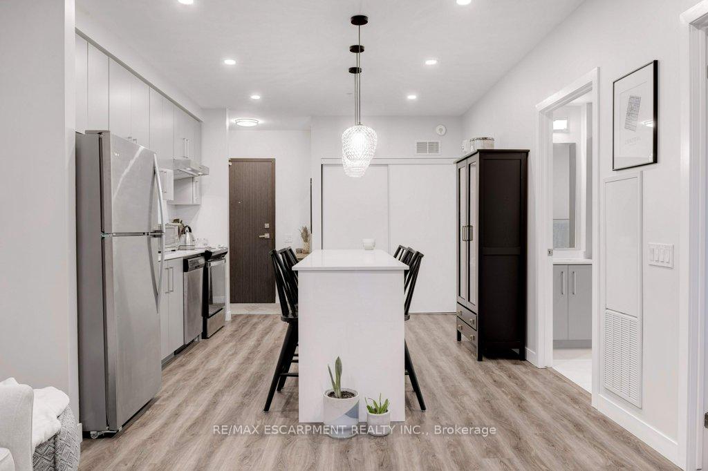 Photo 3 of Unit 812, 15 Queen Street S, Hamilton, Central — HOMEH