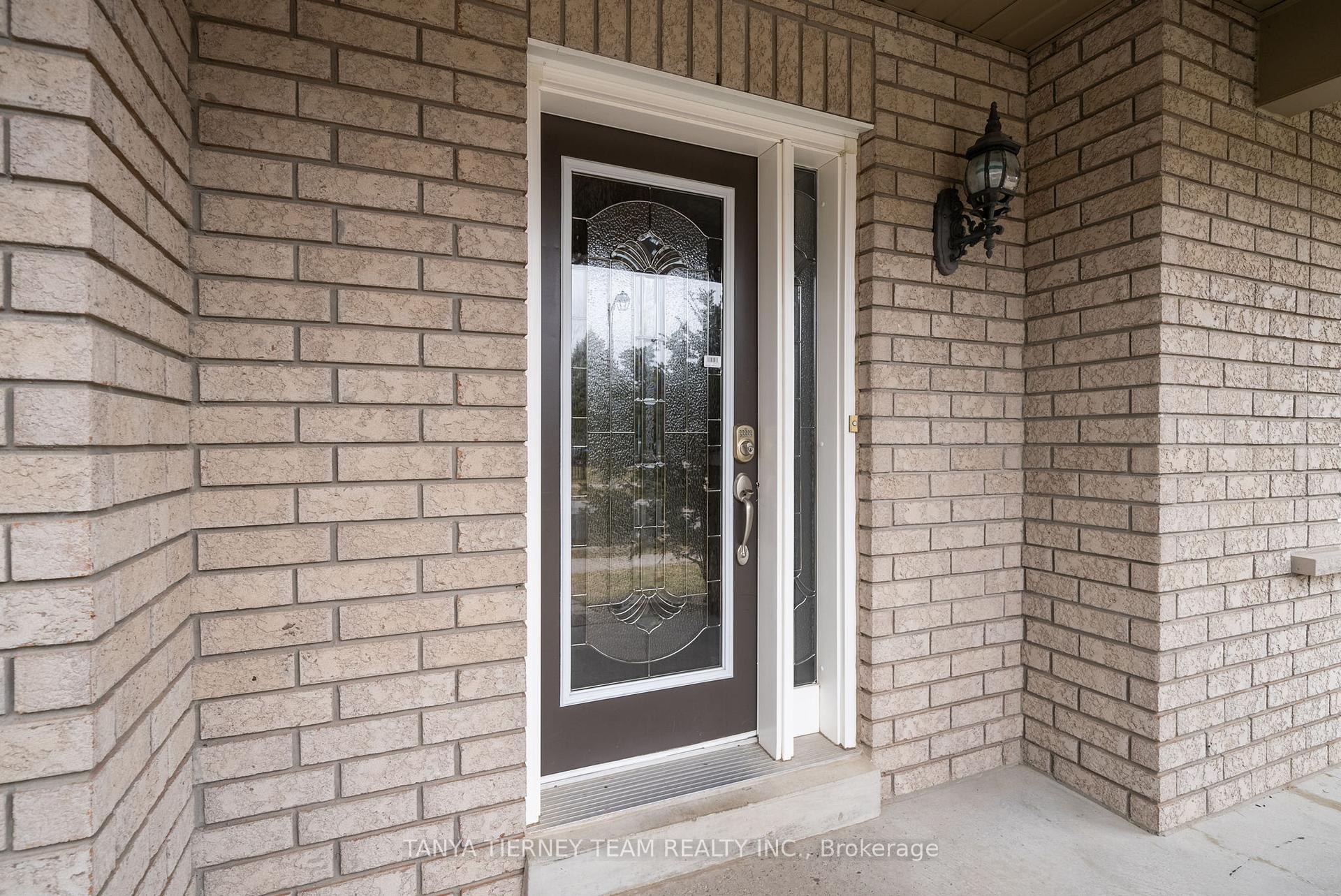 Photo 3 of 25 Holsted Road, Whitby, Brooklin — HOMEH