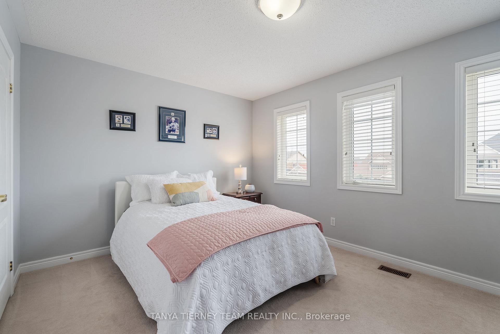 Photo 16 of 25 Holsted Road, Whitby, Brooklin — HOMEH