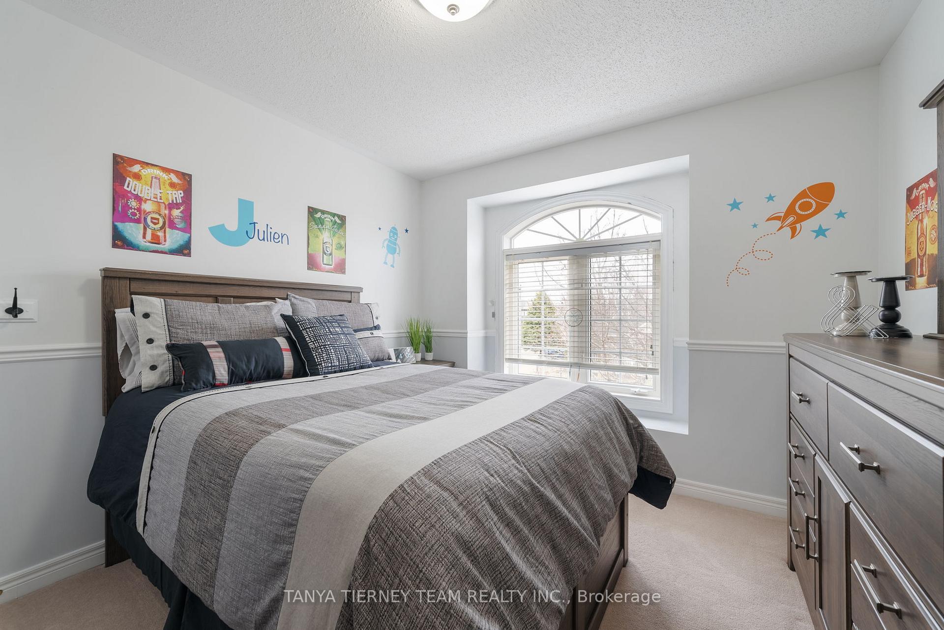 Photo 42 of 25 Holsted Road, Whitby, Brooklin — HOMEH
