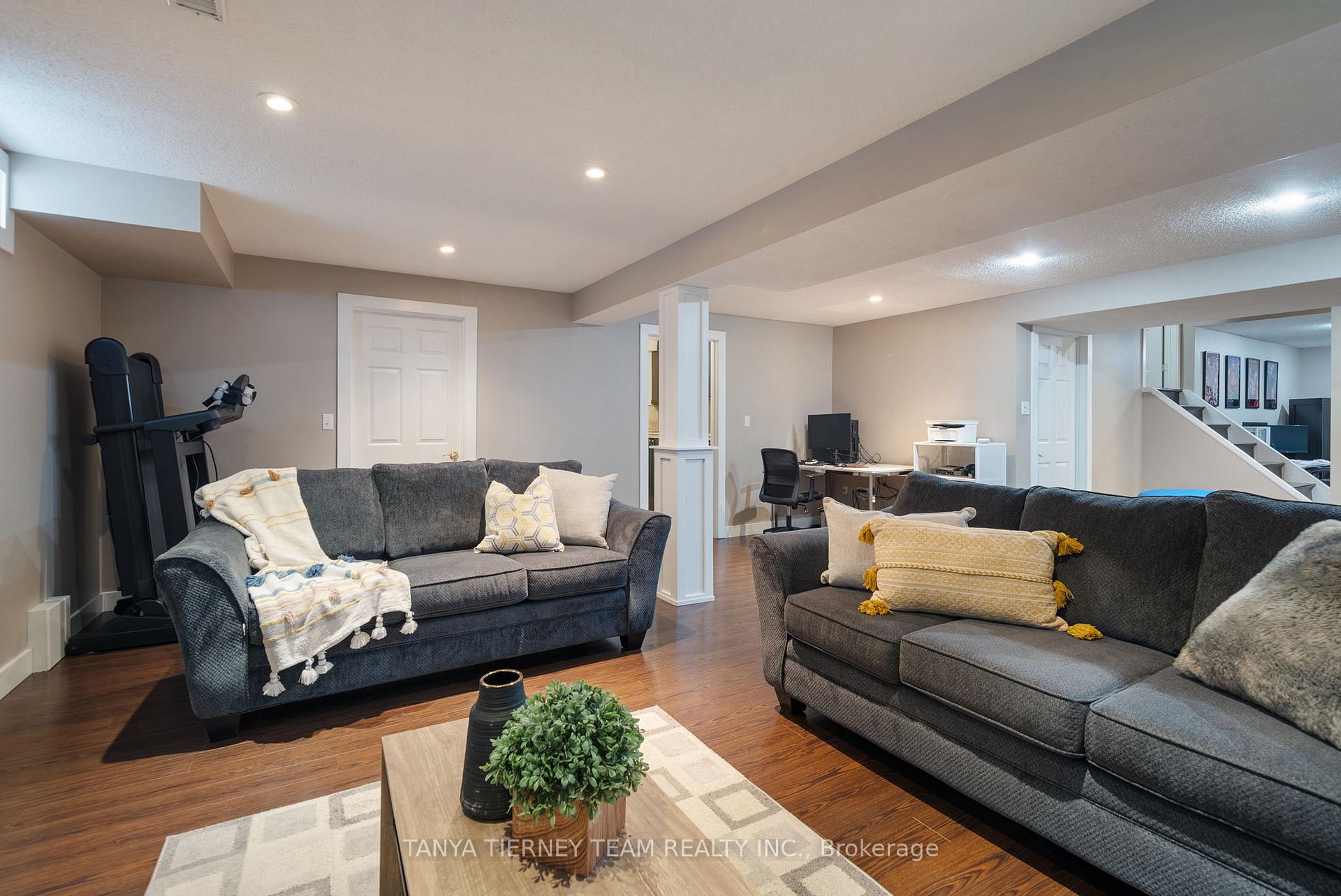 Photo 36 of 25 Holsted Road, Whitby, Brooklin — HOMEH