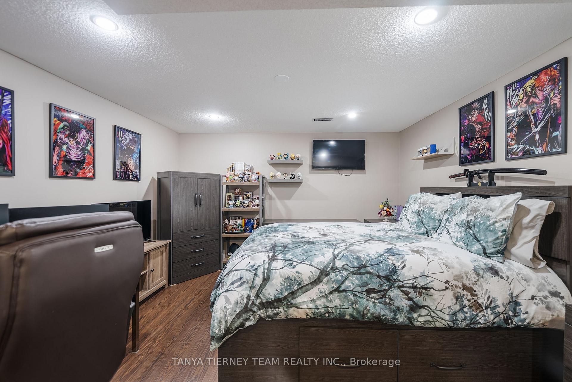 Photo 37 of 25 Holsted Road, Whitby, Brooklin — HOMEH