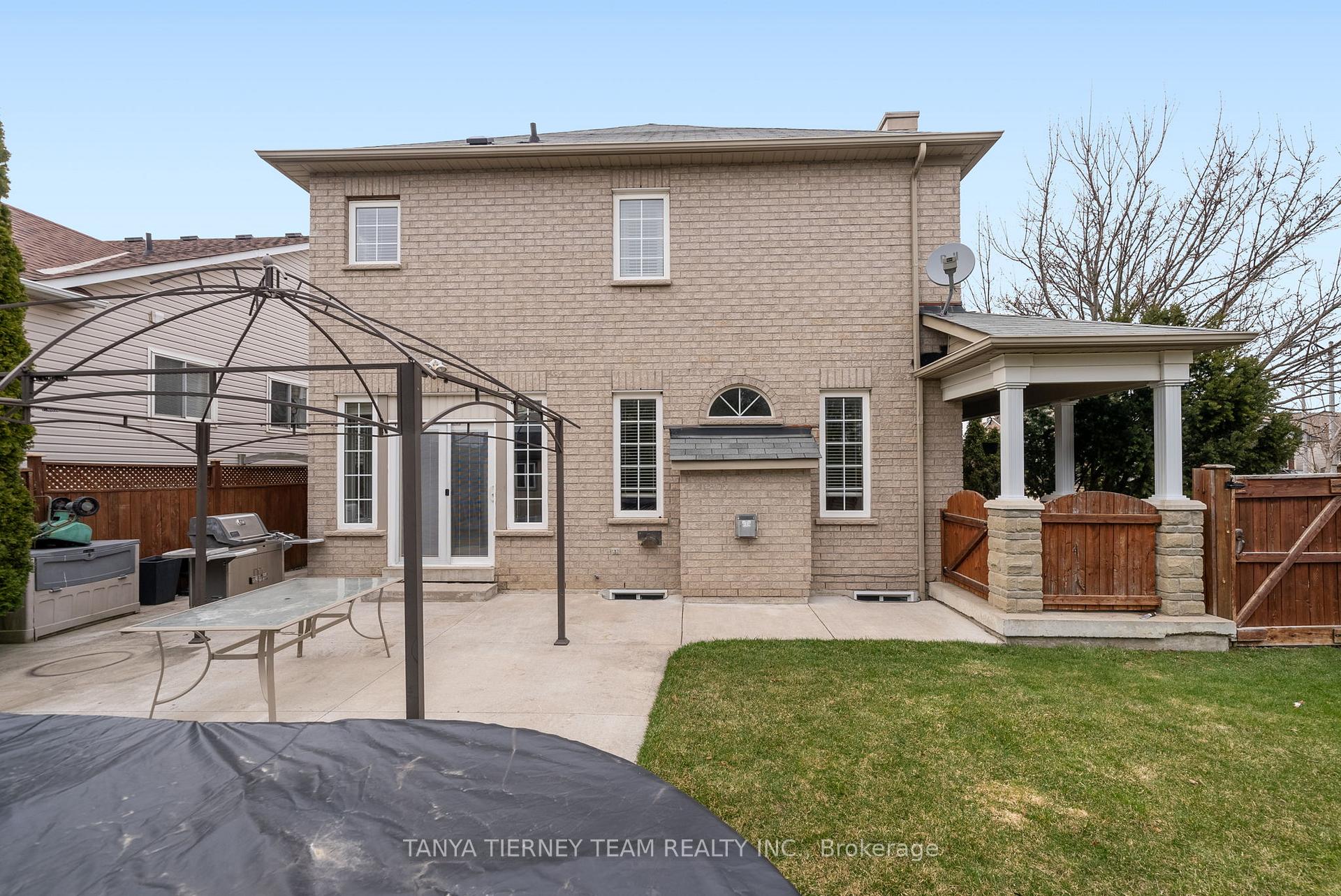 Photo 44 of 25 Holsted Road, Whitby, Brooklin — HOMEH