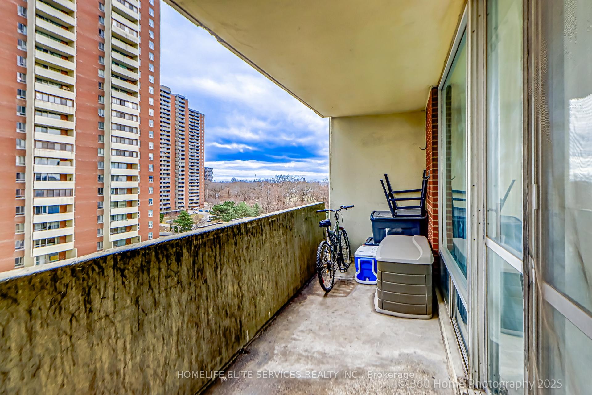 Photo 4 of Unit 705, 1 Massey Square, Toronto, Crescent Town — HOMEH