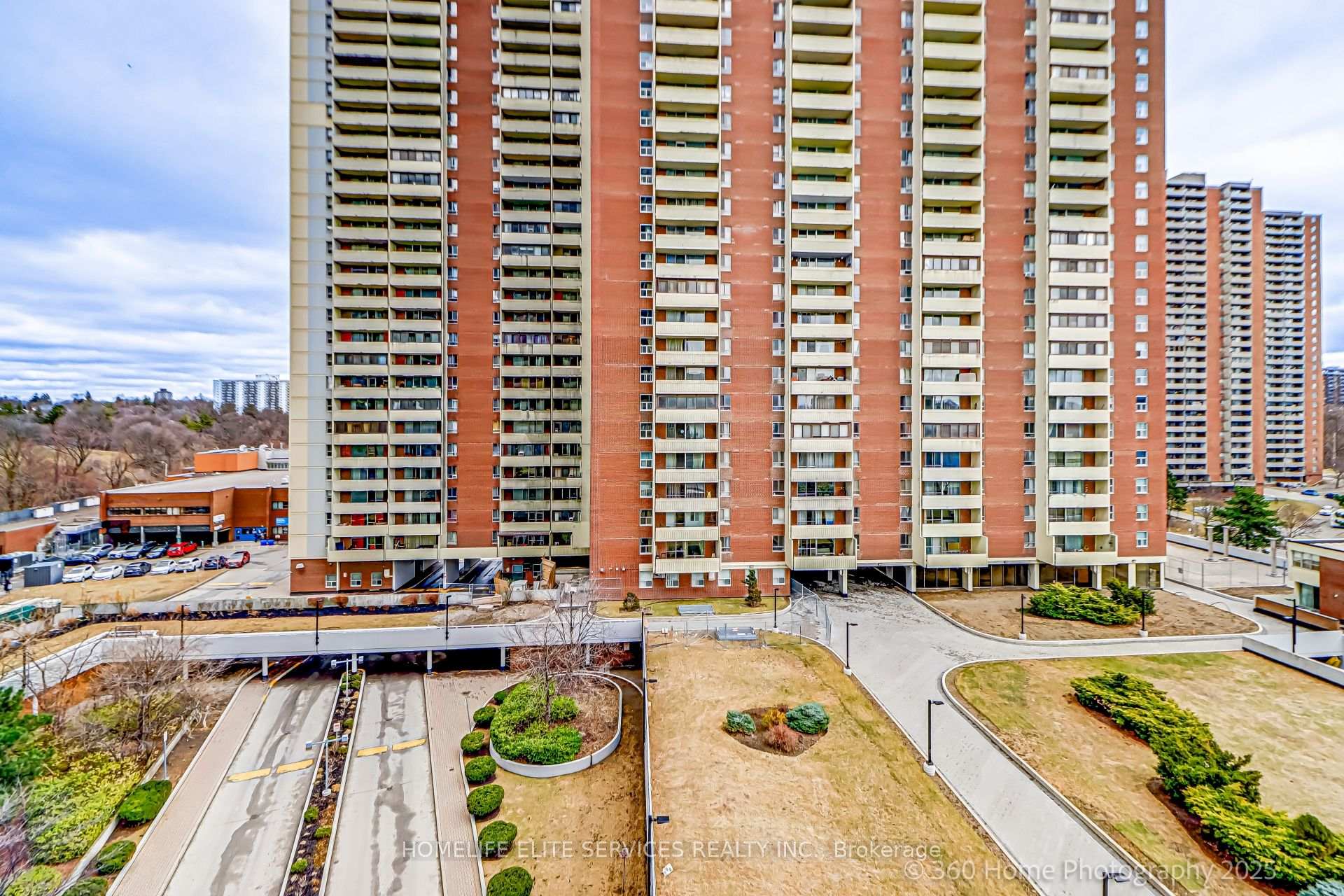 Photo 11 of Unit 705, 1 Massey Square, Toronto, Crescent Town — HOMEH