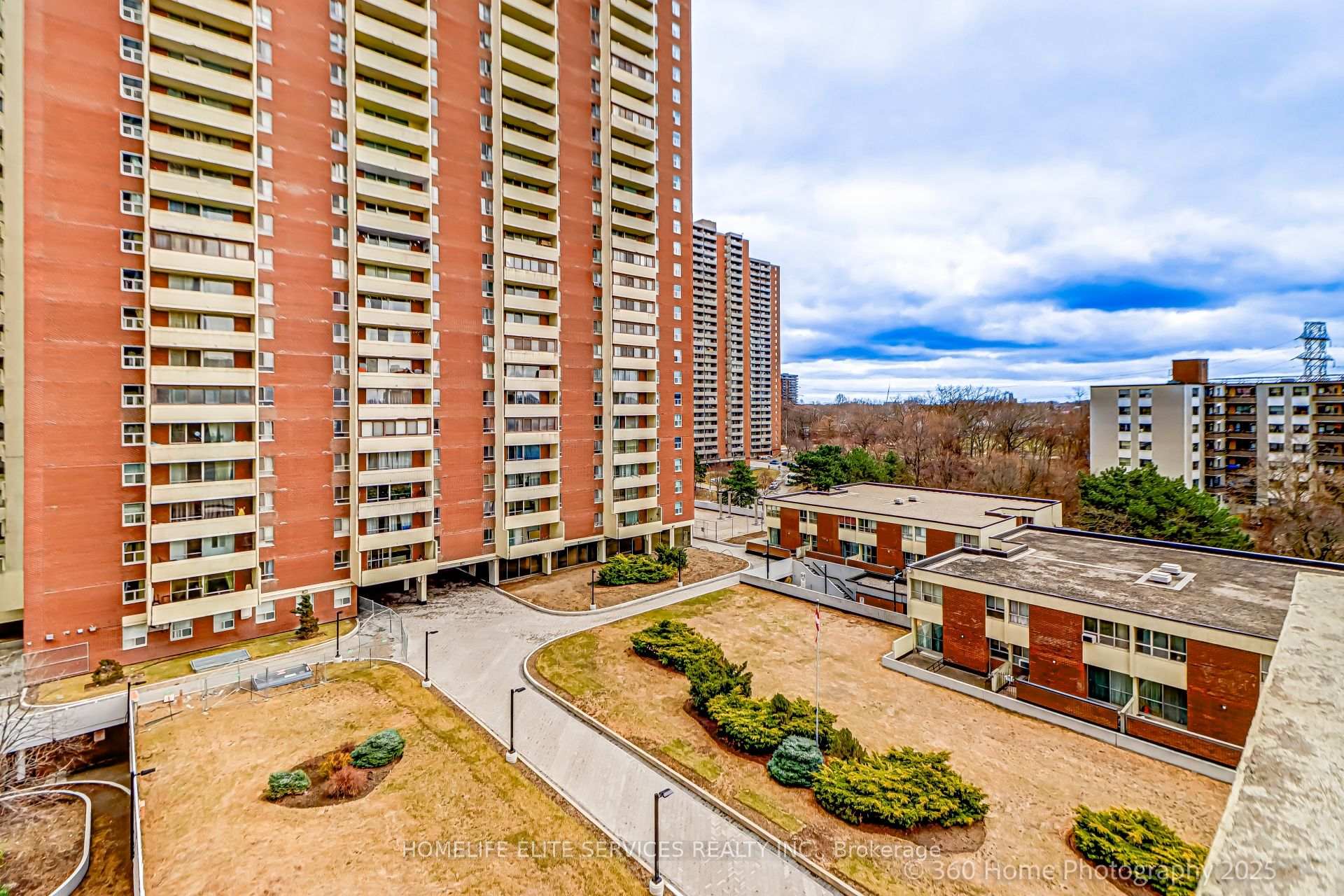 Photo 9 of Unit 705, 1 Massey Square, Toronto, Crescent Town — HOMEH
