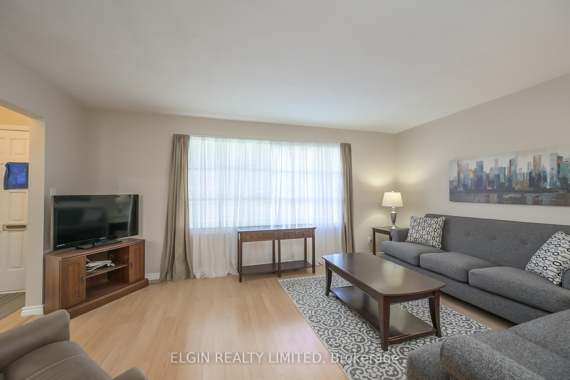 Photo 2 of 23 South Edgeware Road, St. Thomas — HOMEH
