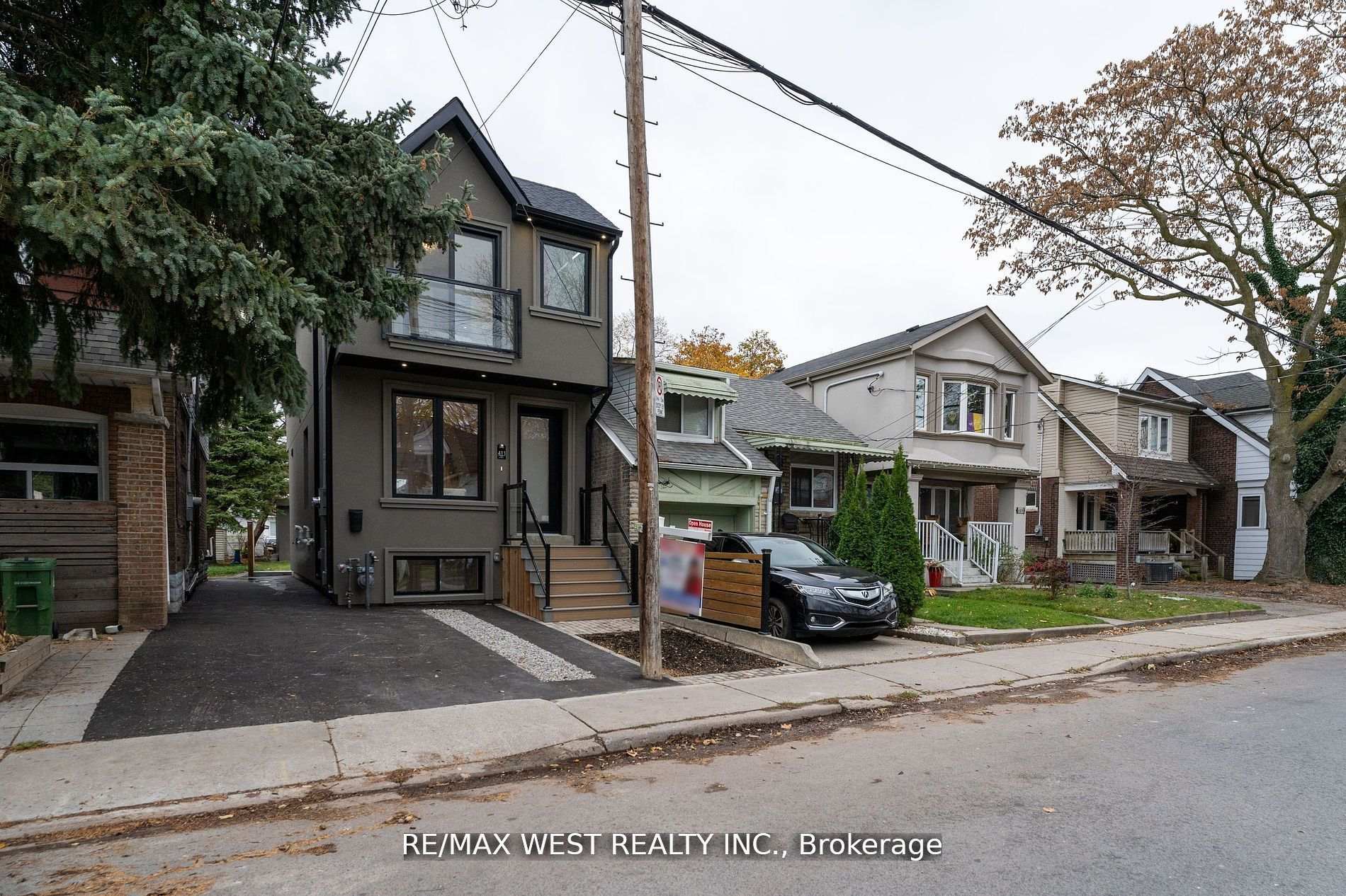 Photo 4 of Unit Upper Unit, 411 Main Street, Toronto, Woodbine-Lumsden — HOMEH