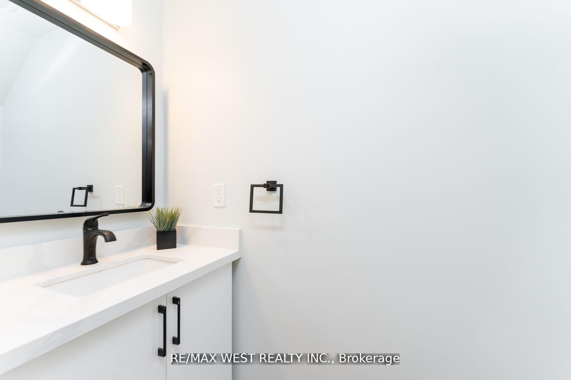Photo 13 of Unit Upper Unit, 411 Main Street, Toronto, Woodbine-Lumsden — HOMEH
