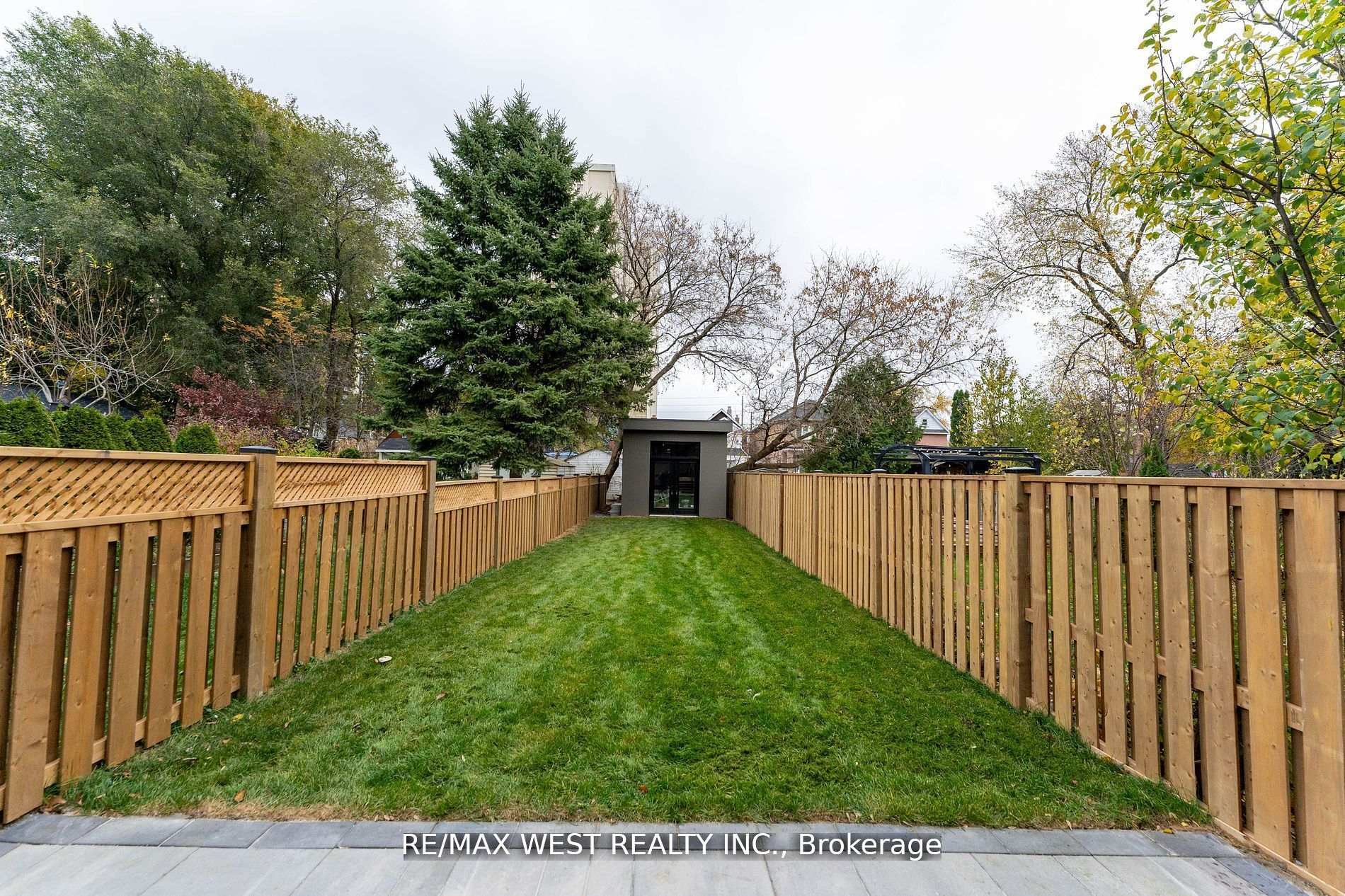 Photo 19 of Unit Upper Unit, 411 Main Street, Toronto, Woodbine-Lumsden — HOMEH