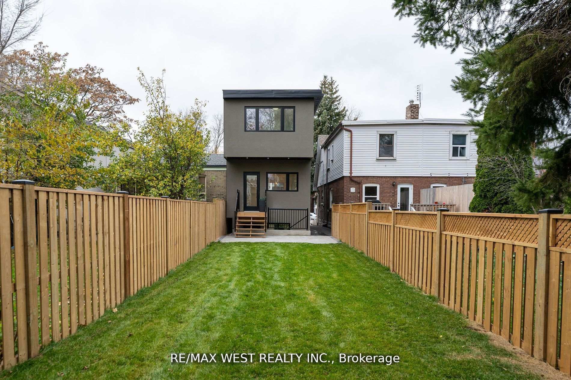 Photo 20 of Unit Upper Unit, 411 Main Street, Toronto, Woodbine-Lumsden — HOMEH