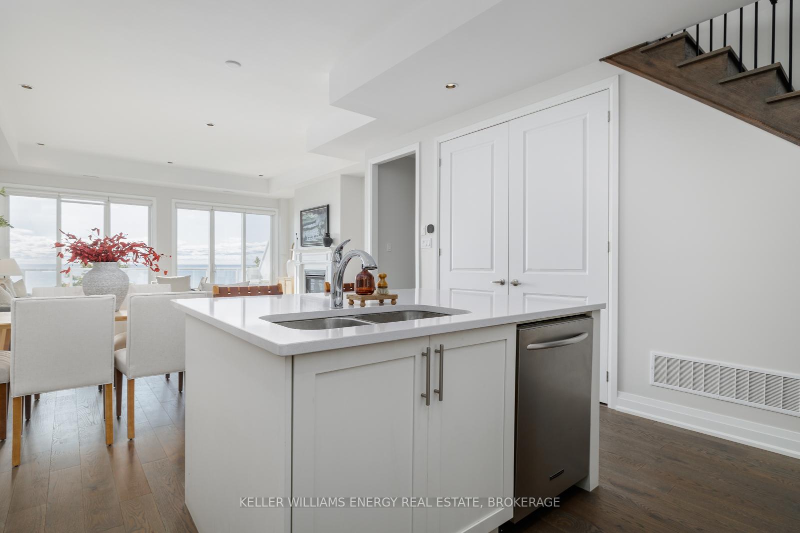 Photo 9 of Unit 2, 325 Lakebreeze Drive, Clarington, Newcastle — HOMEH