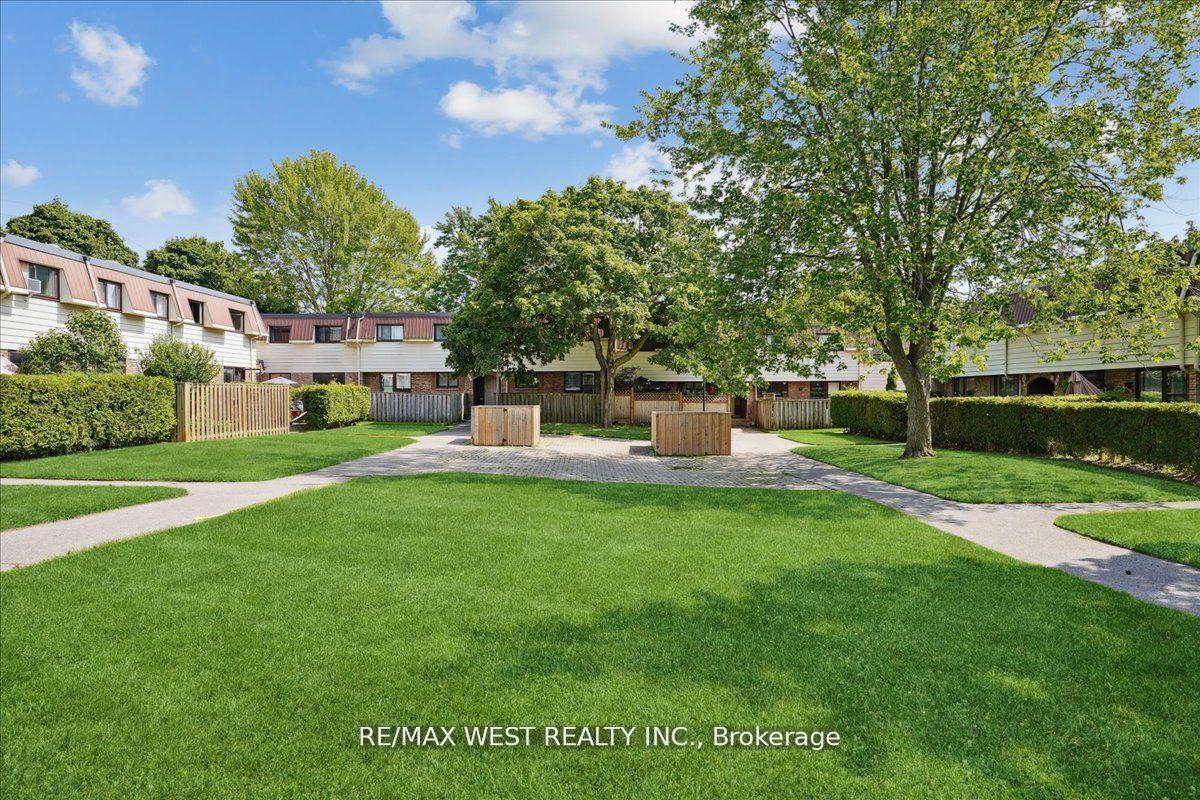 Photo 3 of Unit 37, 506 Normandy Street, Oshawa, Central — HOMEH