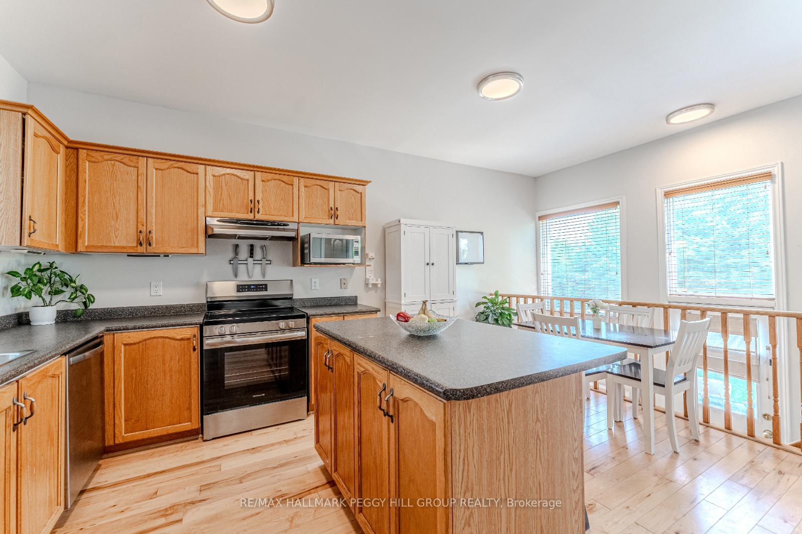 Photo 8 of 255 Mapleton Avenue, Barrie, Holly — HOMEH