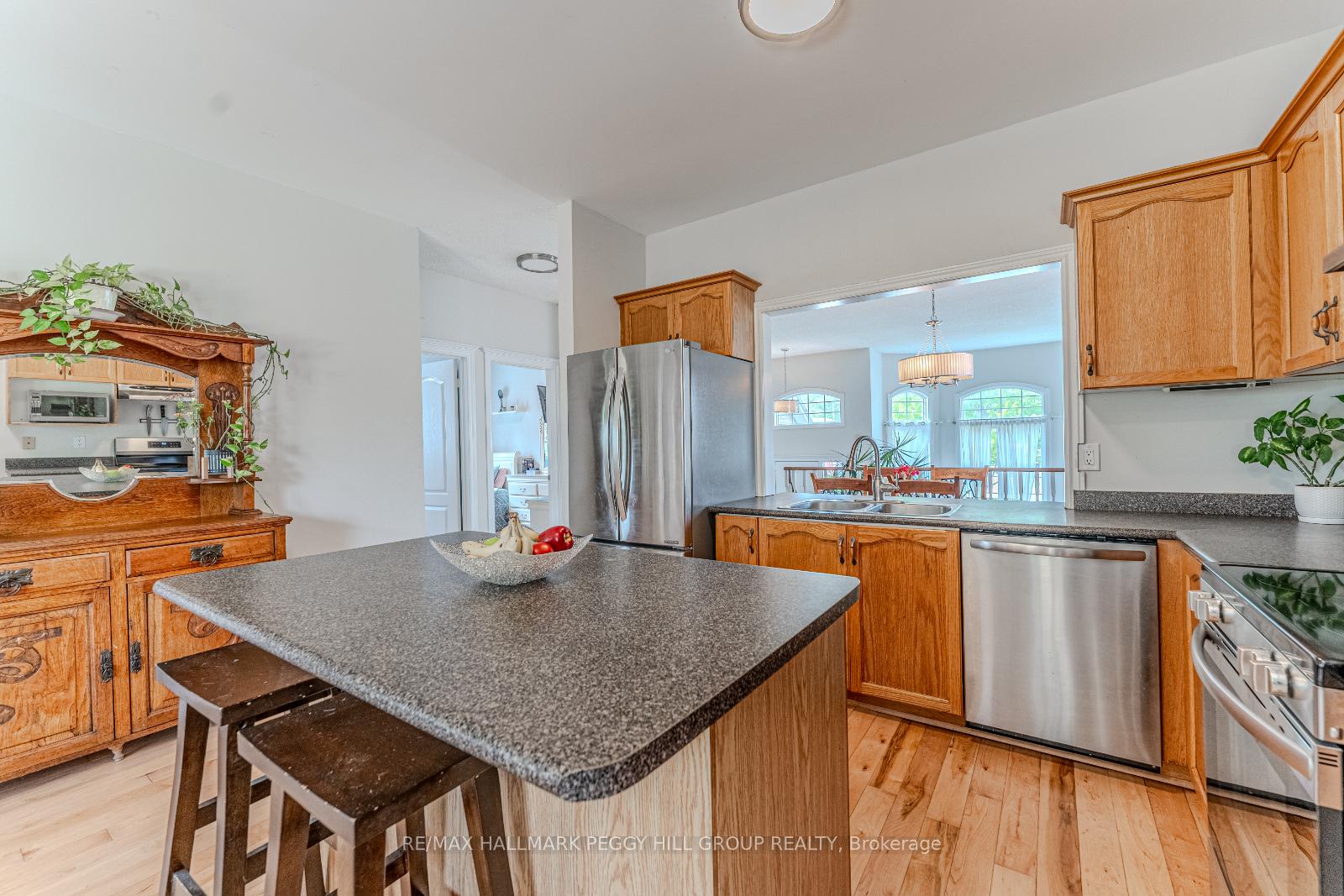 Photo 10 of 255 Mapleton Avenue, Barrie, Holly — HOMEH
