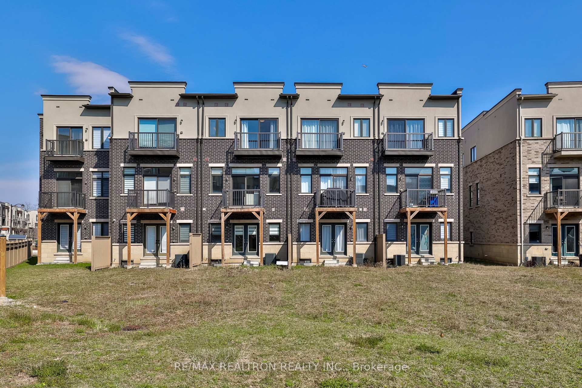 Photo 2 of 252 Thomas Cook Avenue, Vaughan, Patterson — HOMEH