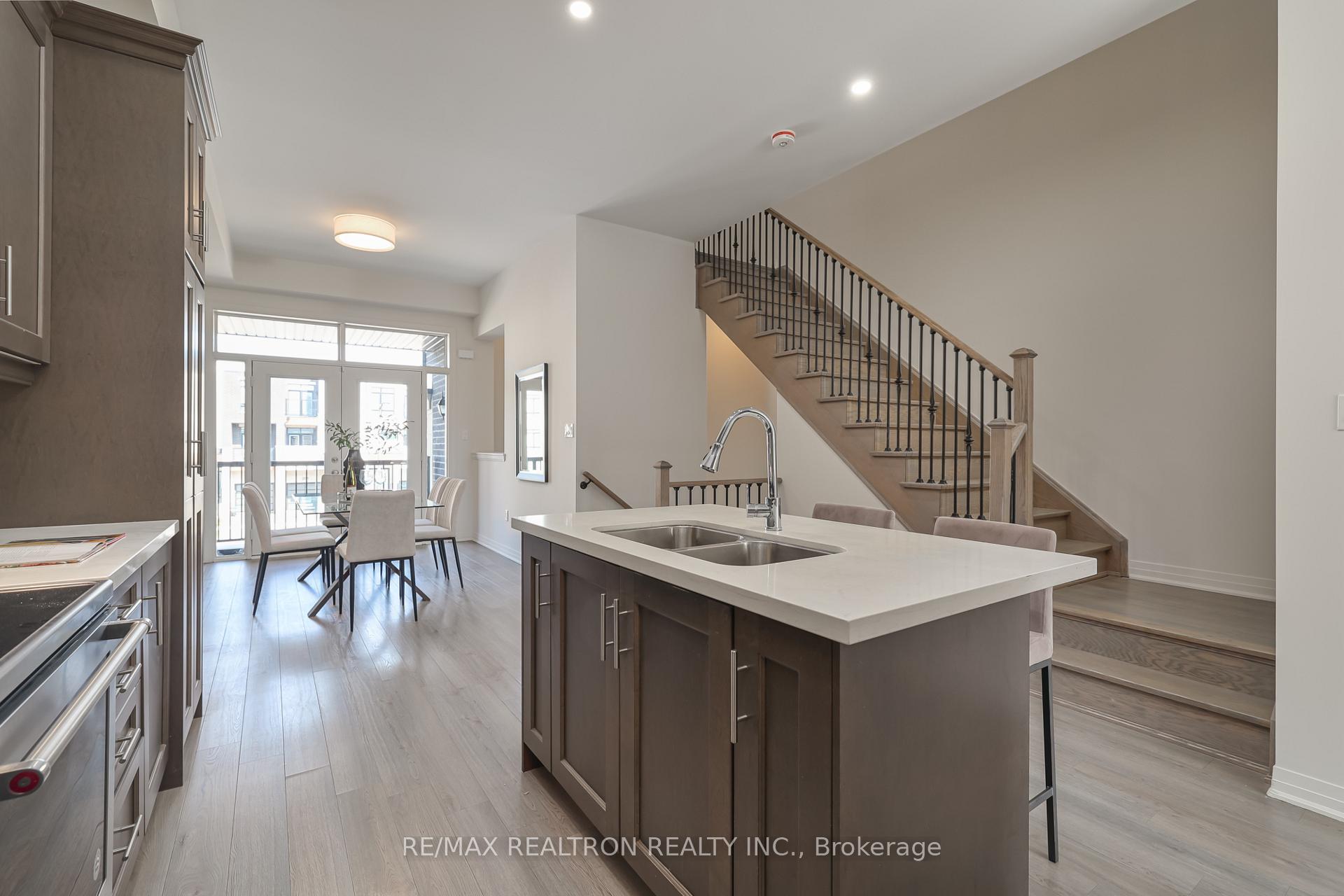 Photo 5 of 252 Thomas Cook Avenue, Vaughan, Patterson — HOMEH