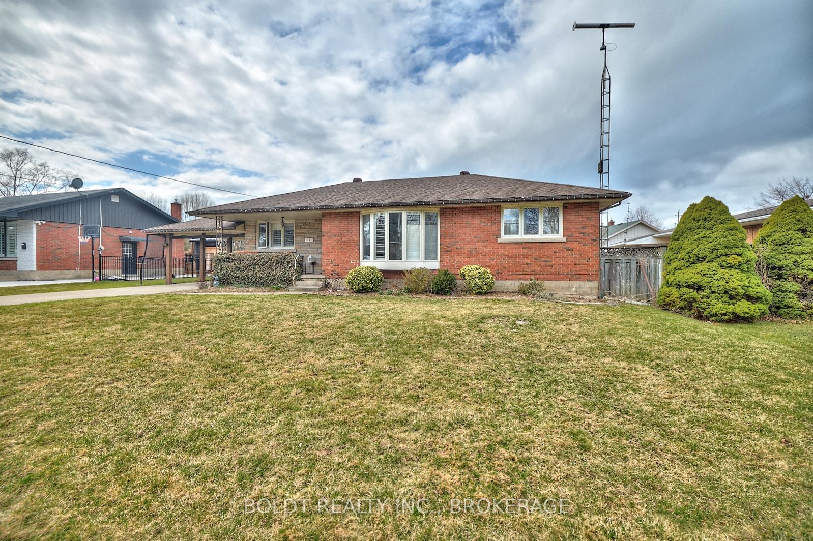 Photo 1 of 31 Spring Garden Boulevard, St. Catharines, Lakeshore — HOMEH