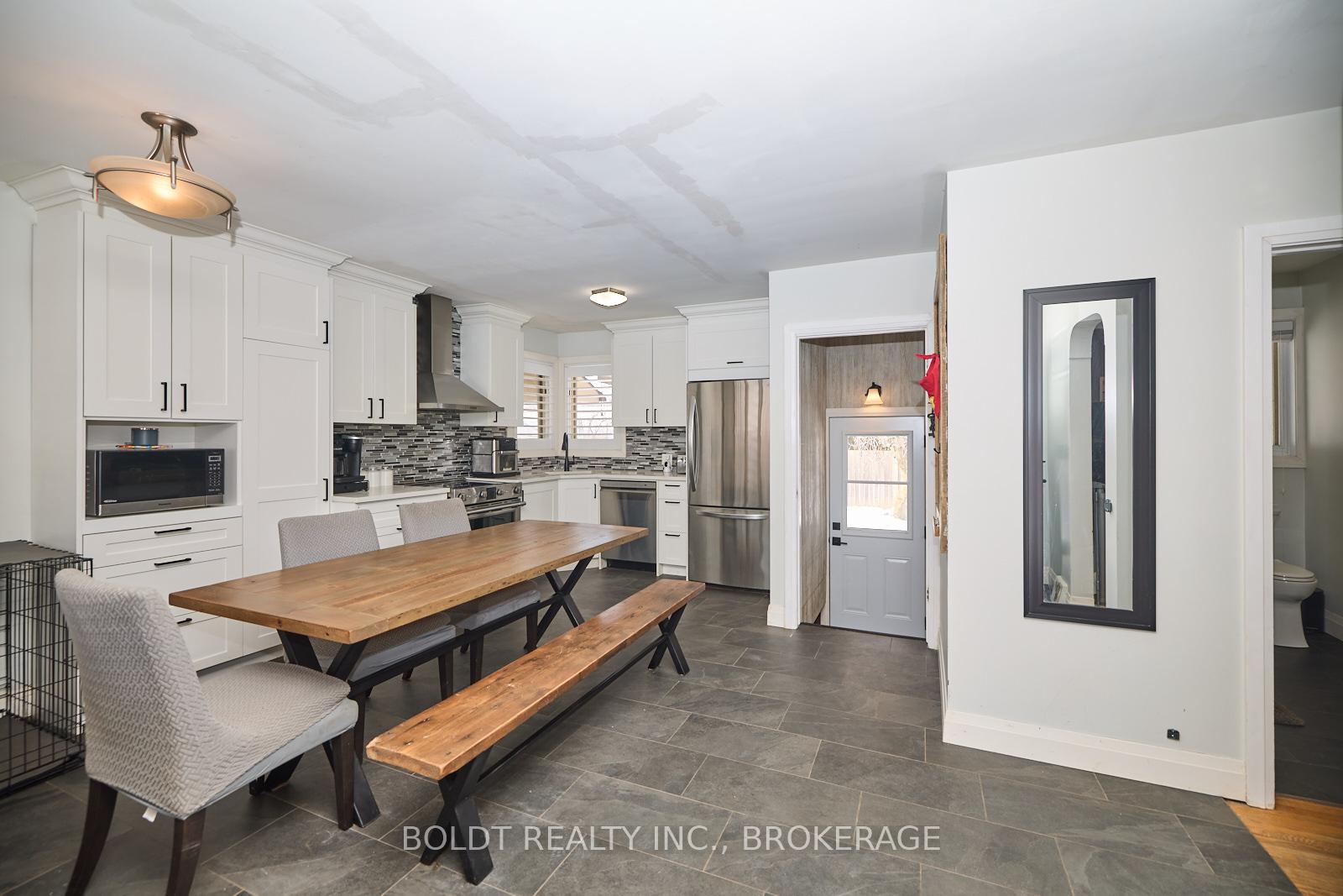 Photo 7 of 31 Spring Garden Boulevard, St. Catharines, Lakeshore — HOMEH