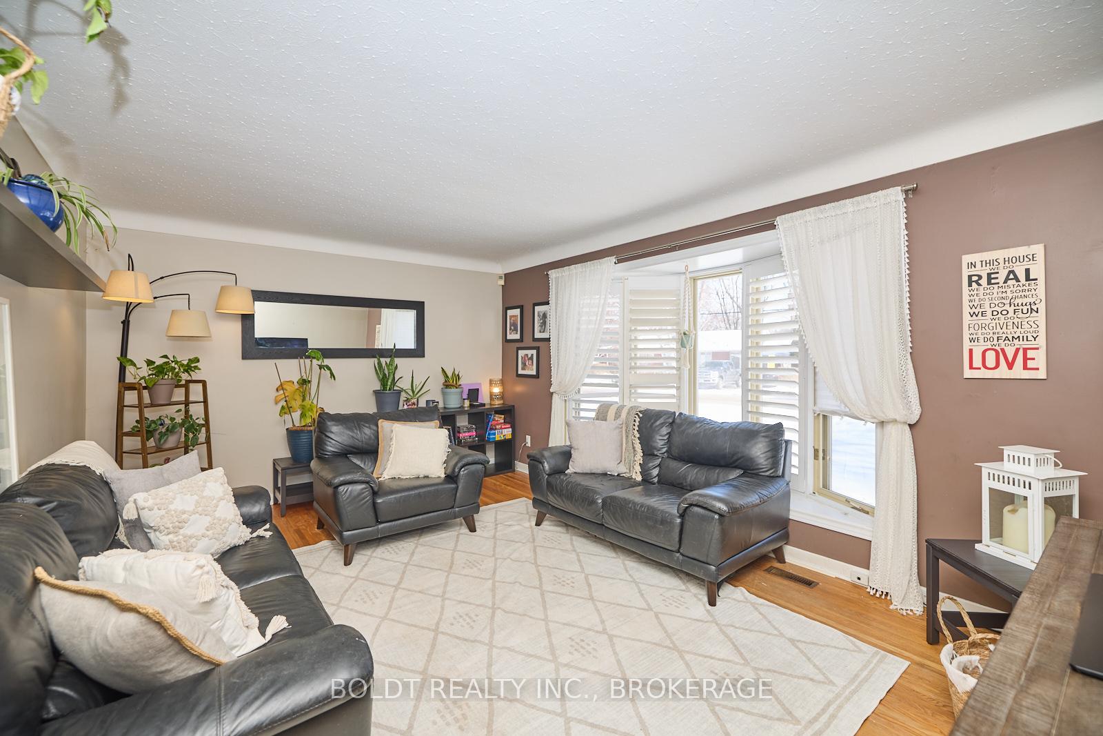 Photo 6 of 31 Spring Garden Boulevard, St. Catharines, Lakeshore — HOMEH