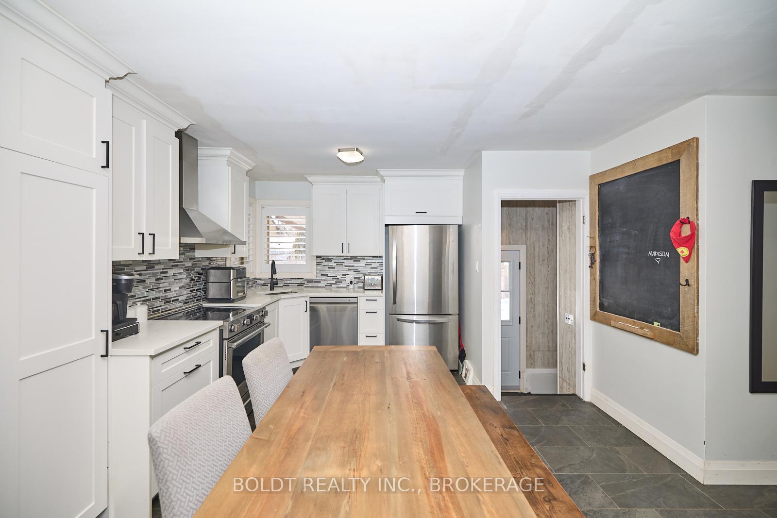 Photo 2 of 31 Spring Garden Boulevard, St. Catharines, Lakeshore — HOMEH