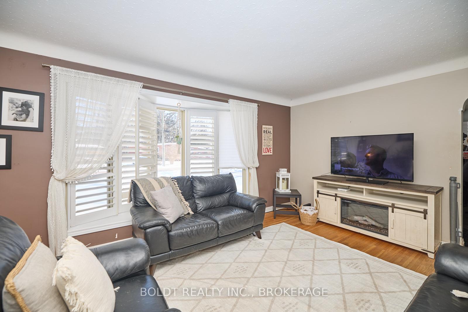 Photo 15 of 31 Spring Garden Boulevard, St. Catharines, Lakeshore — HOMEH