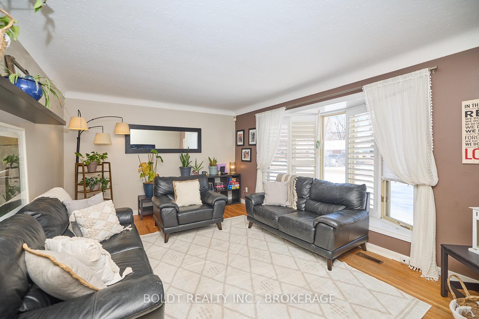 Photo 11 of 31 Spring Garden Boulevard, St. Catharines, Lakeshore — HOMEH