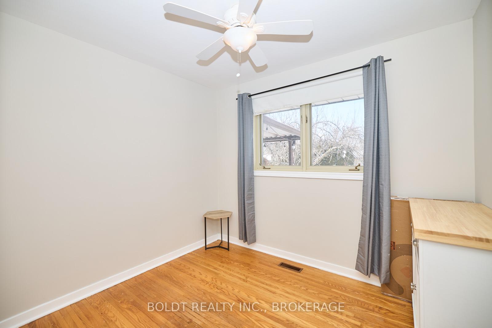 Photo 17 of 31 Spring Garden Boulevard, St. Catharines, Lakeshore — HOMEH