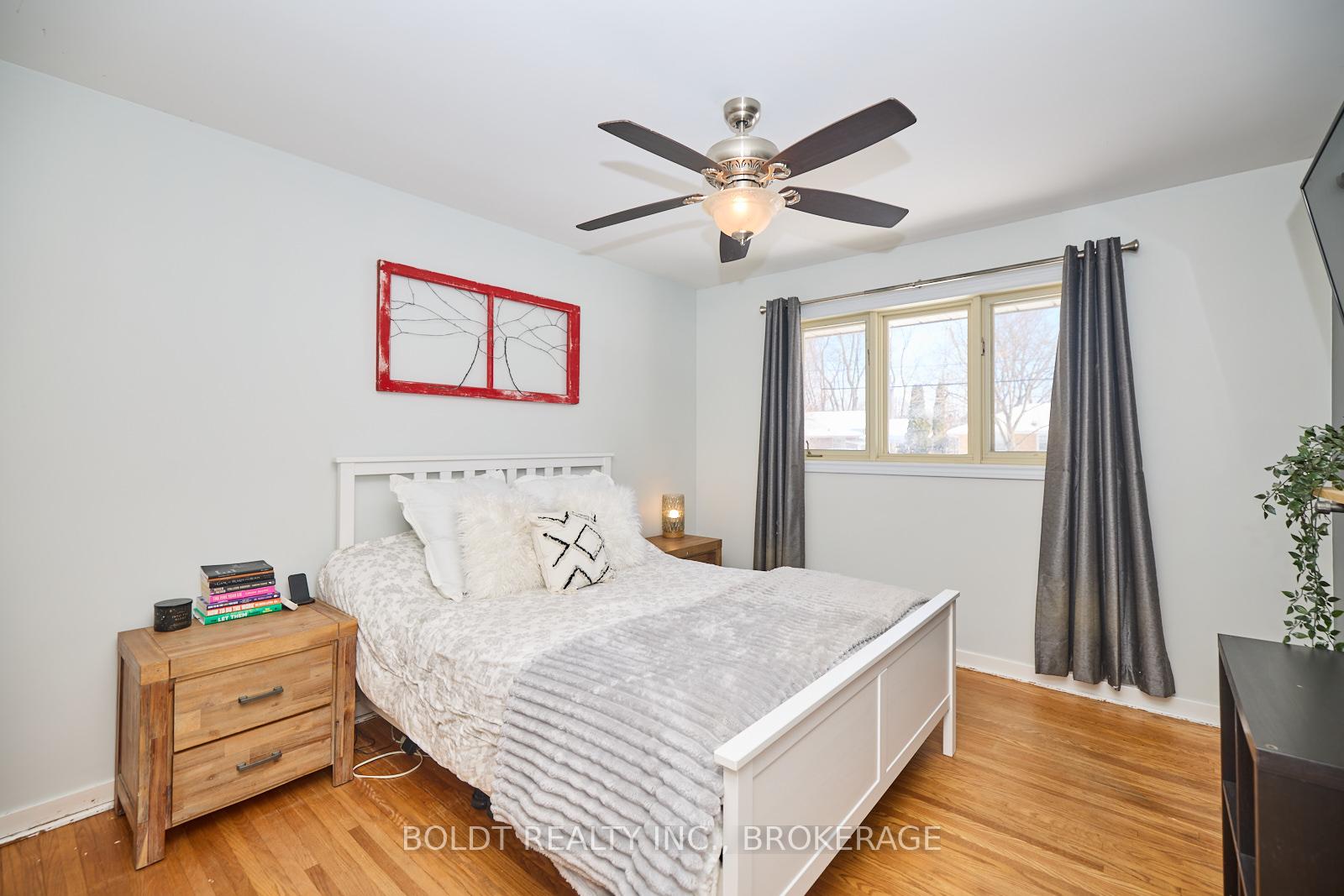 Photo 9 of 31 Spring Garden Boulevard, St. Catharines, Lakeshore — HOMEH