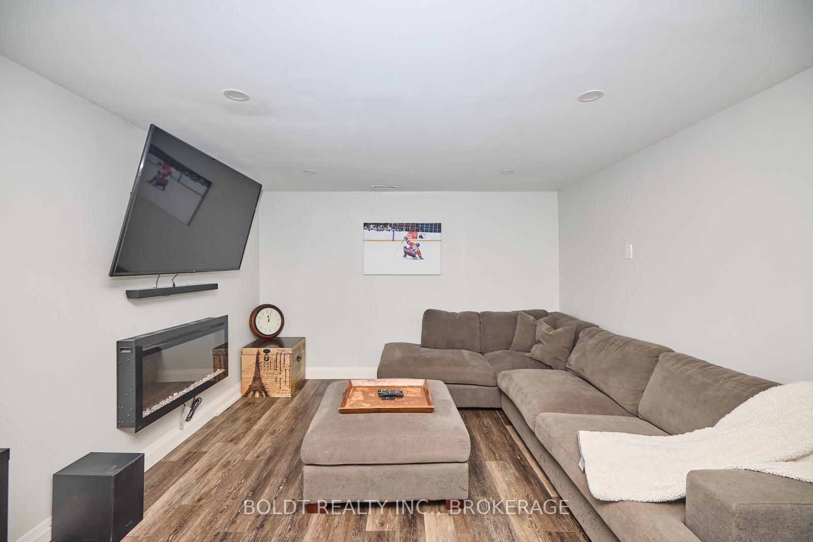 Photo 12 of 31 Spring Garden Boulevard, St. Catharines, Lakeshore — HOMEH