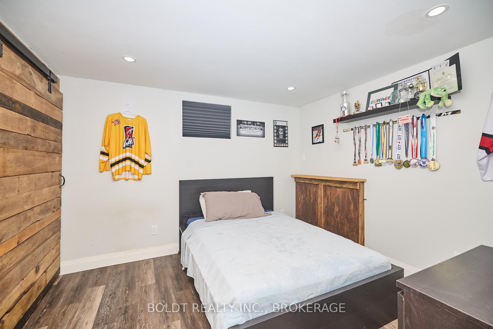 Photo 10 of 31 Spring Garden Boulevard, St. Catharines, Lakeshore — HOMEH