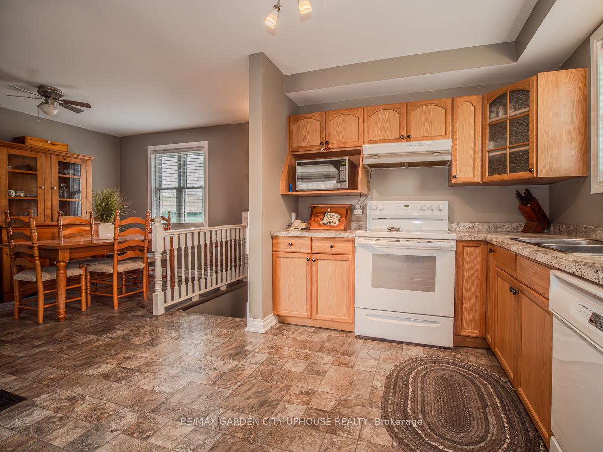 Photo 14 of 16 Robertson Place, St. Catharines, E. Chester — HOMEH