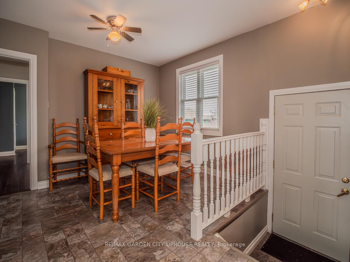Photo 2 of 16 Robertson Place, St. Catharines, E. Chester — HOMEH