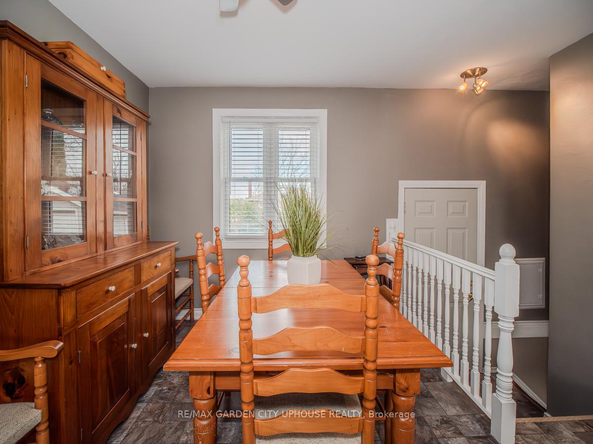 Photo 4 of 16 Robertson Place, St. Catharines, E. Chester — HOMEH