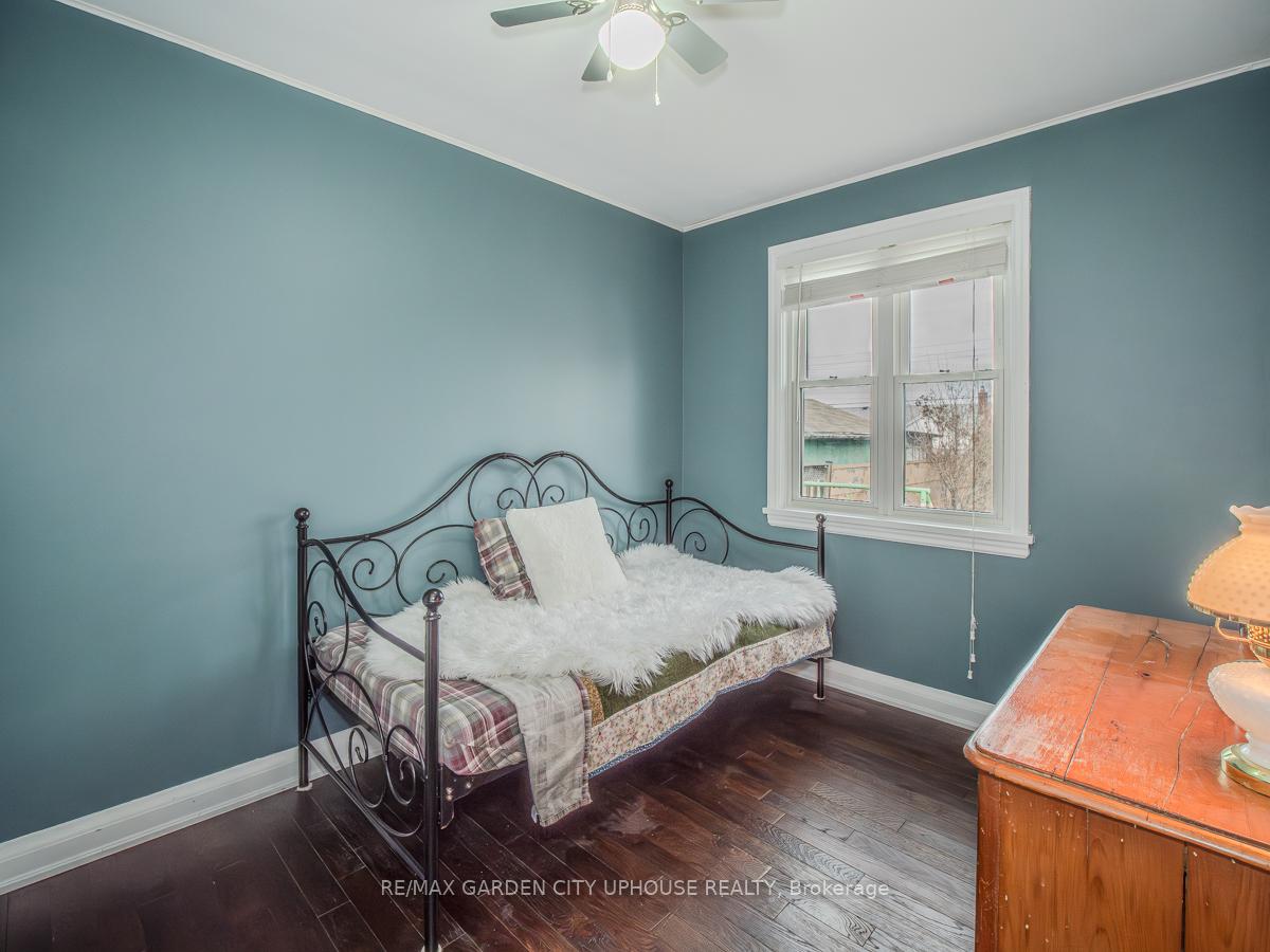 Photo 9 of 16 Robertson Place, St. Catharines, E. Chester — HOMEH