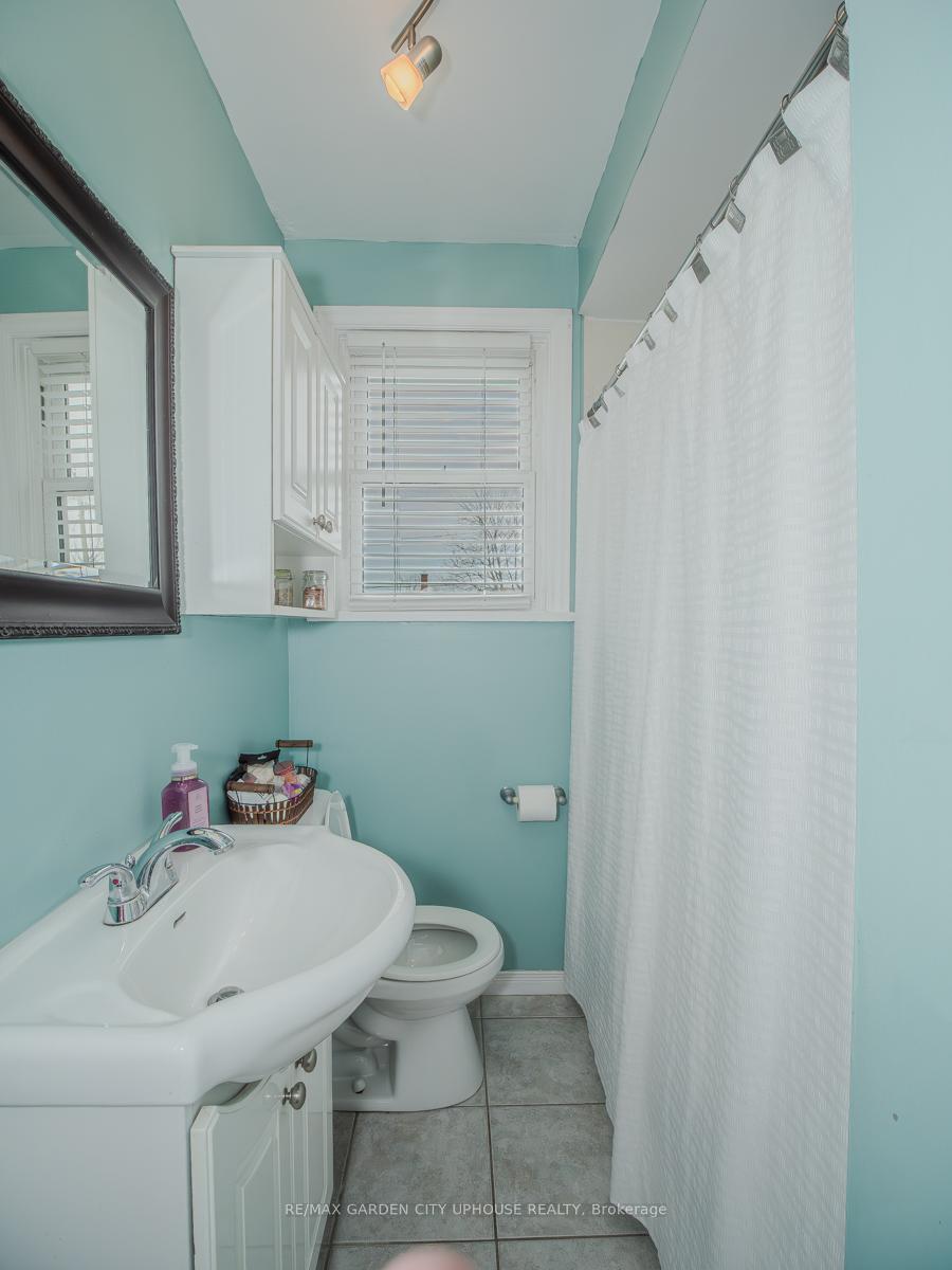 Photo 10 of 16 Robertson Place, St. Catharines, E. Chester — HOMEH
