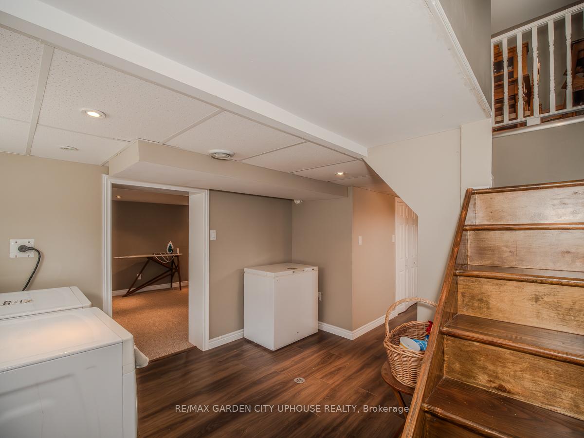 Photo 11 of 16 Robertson Place, St. Catharines, E. Chester — HOMEH