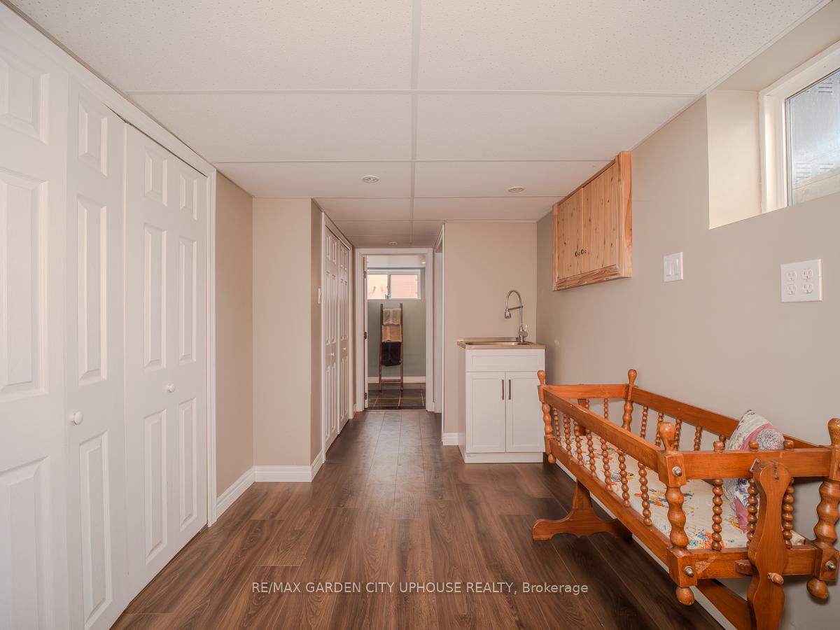 Photo 13 of 16 Robertson Place, St. Catharines, E. Chester — HOMEH
