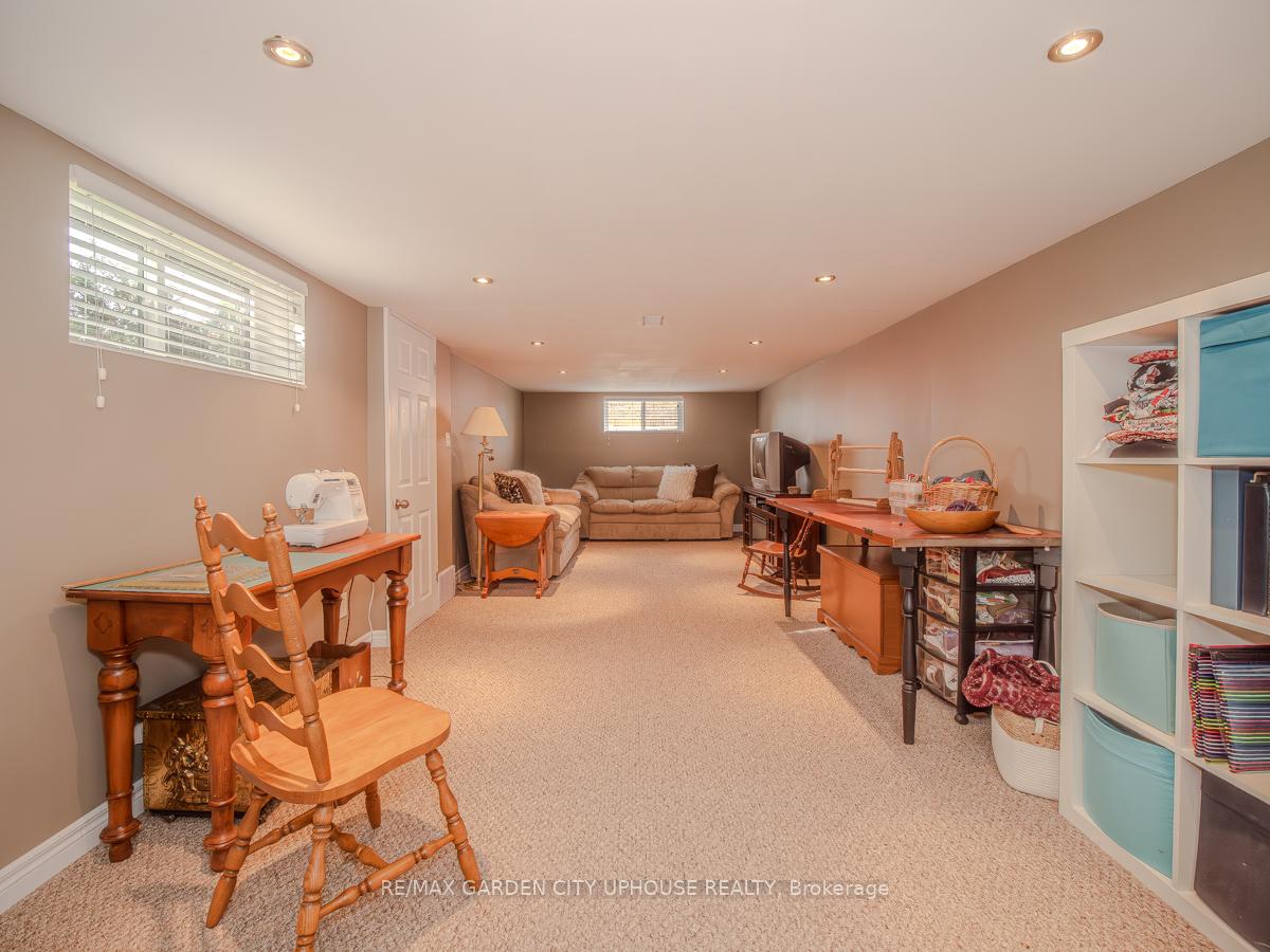 Photo 12 of 16 Robertson Place, St. Catharines, E. Chester — HOMEH