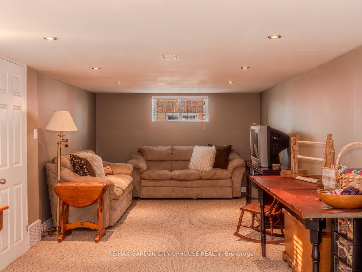 Photo 16 of 16 Robertson Place, St. Catharines, E. Chester — HOMEH