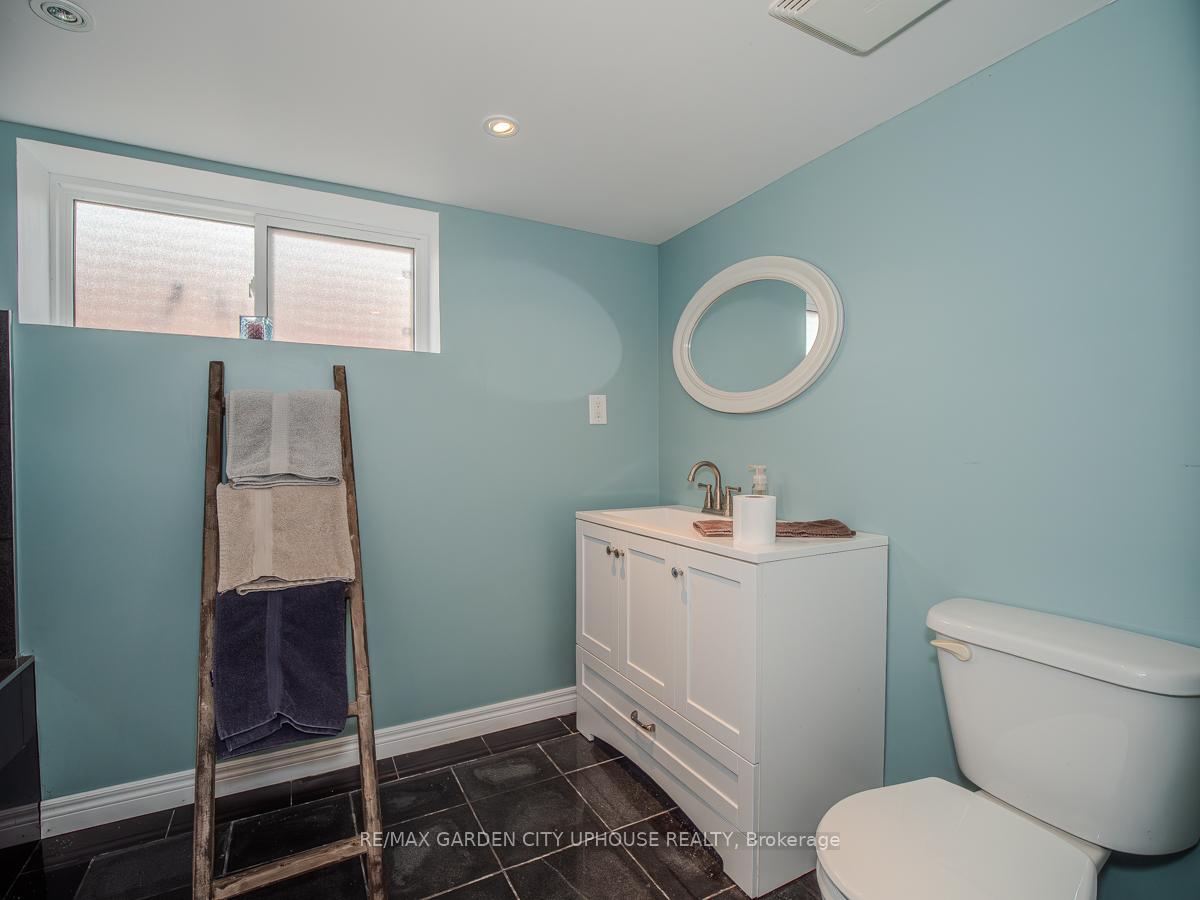 Photo 17 of 16 Robertson Place, St. Catharines, E. Chester — HOMEH