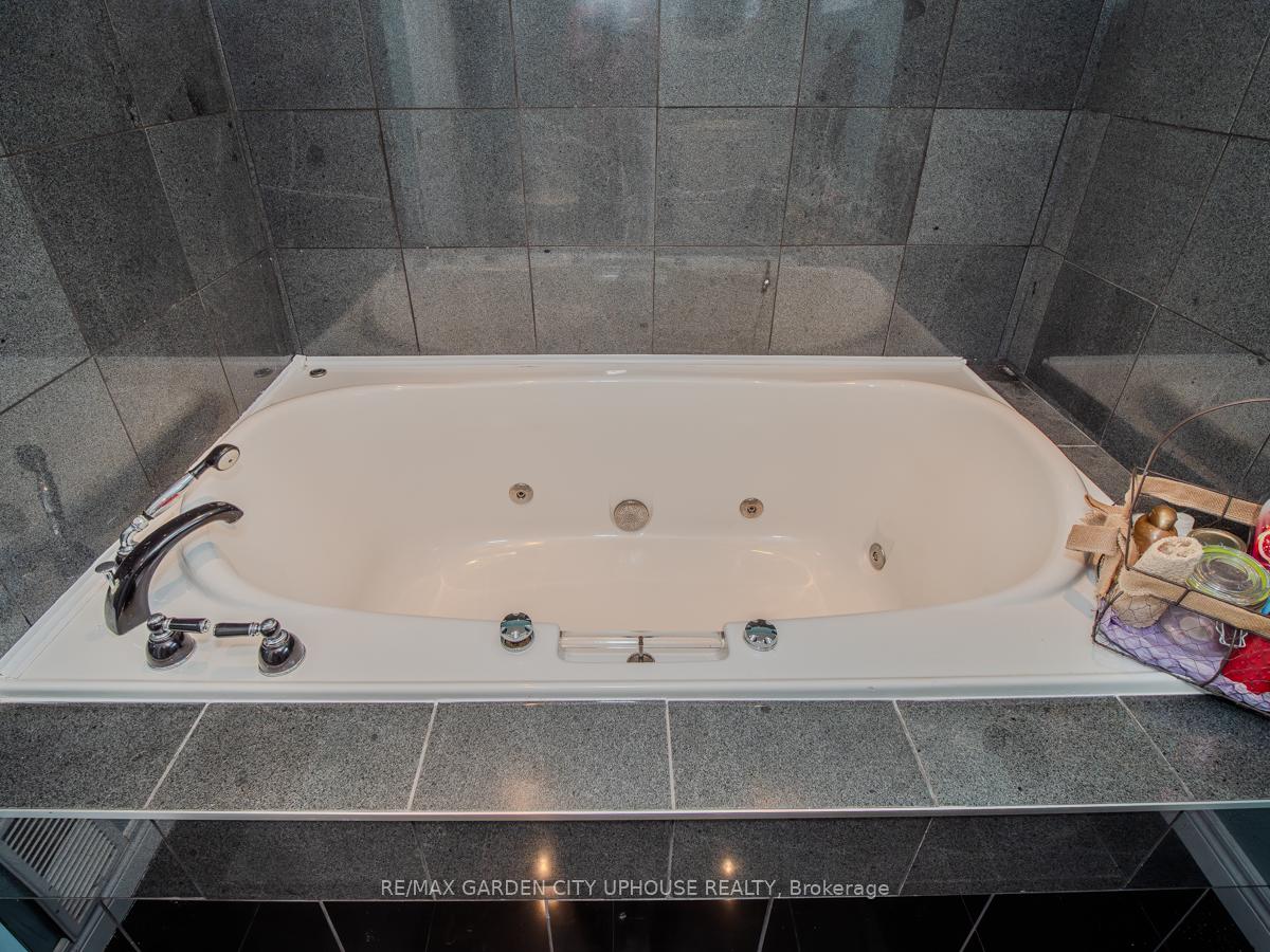 Photo 19 of 16 Robertson Place, St. Catharines, E. Chester — HOMEH