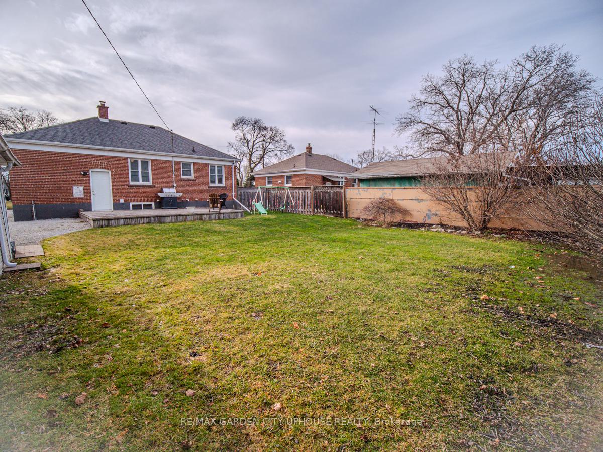 Photo 22 of 16 Robertson Place, St. Catharines, E. Chester — HOMEH