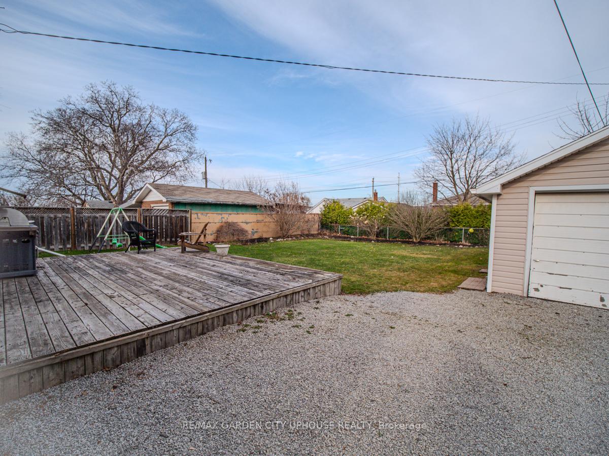 Photo 23 of 16 Robertson Place, St. Catharines, E. Chester — HOMEH