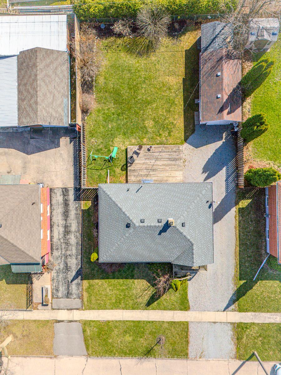 Photo 21 of 16 Robertson Place, St. Catharines, E. Chester — HOMEH