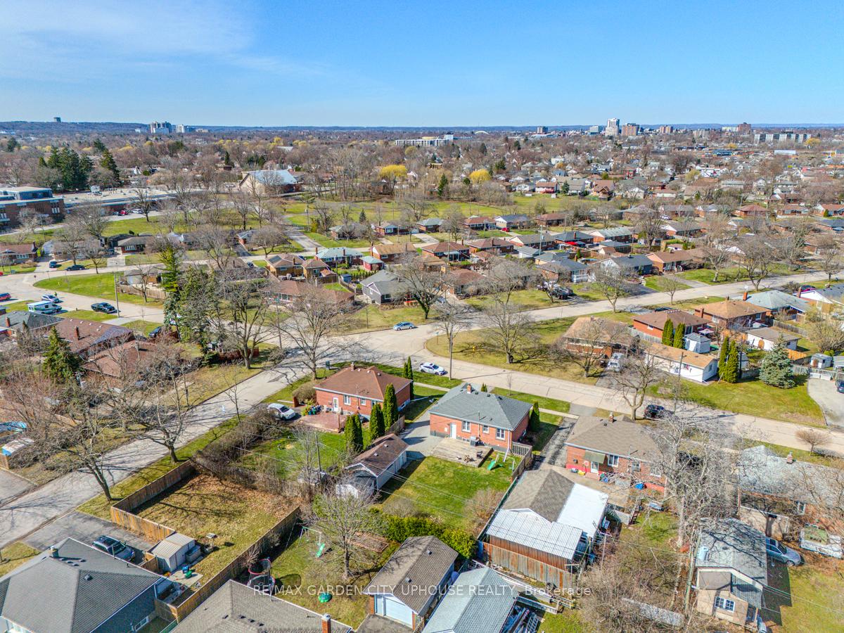Photo 20 of 16 Robertson Place, St. Catharines, E. Chester — HOMEH