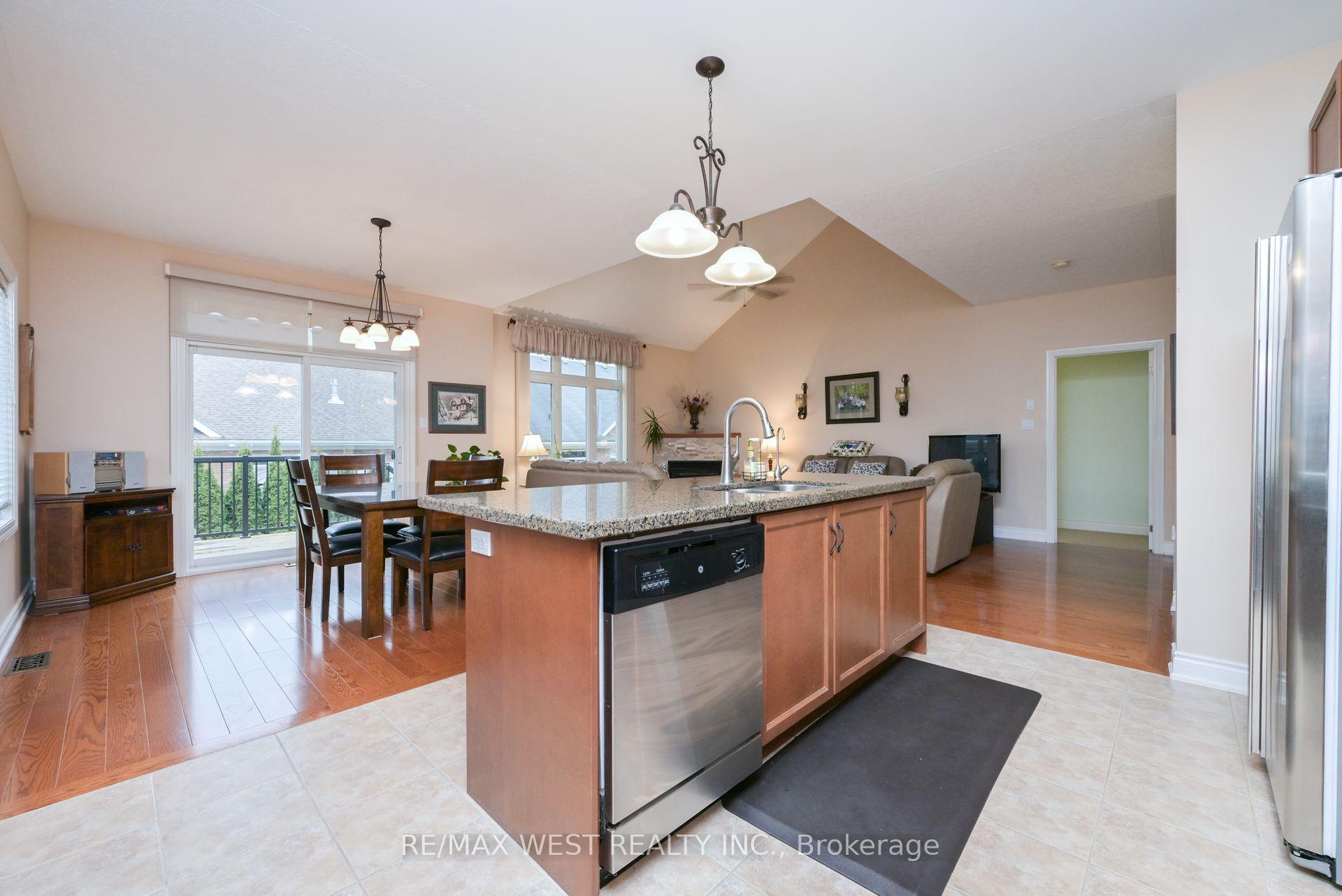 Photo 4 of 164 Carolina Crescent S, Mono, Rural Mono — HOMEH