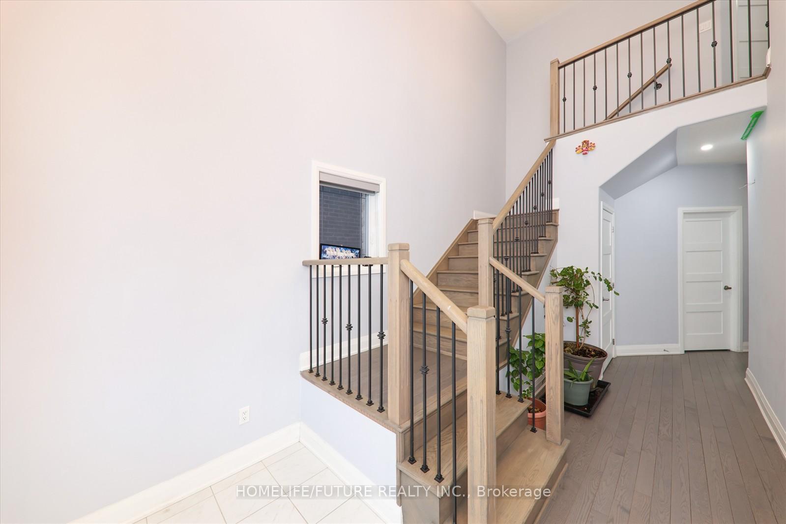 Photo 2 of 526 Askew Court, Oshawa, Taunton — HOMEH